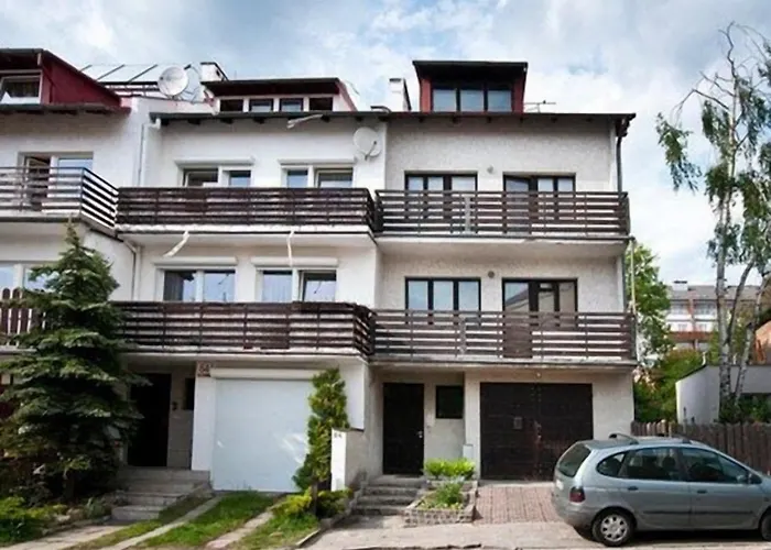 旅馆 Folks Village Plowce House