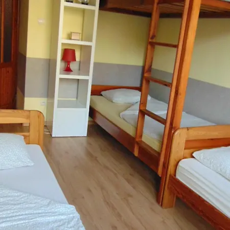 Hostel Folks Village Plowce House *