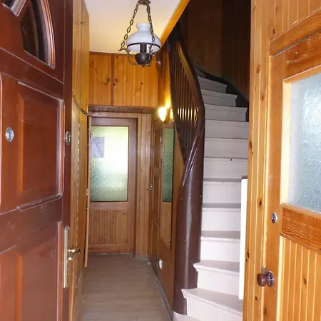 Folks Village Plowce House Hostel *