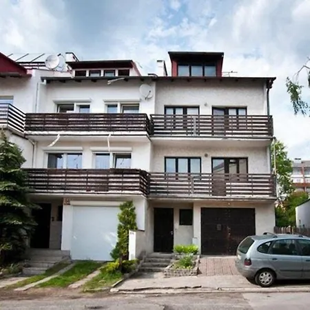 Hostel Folks Village Plowce House