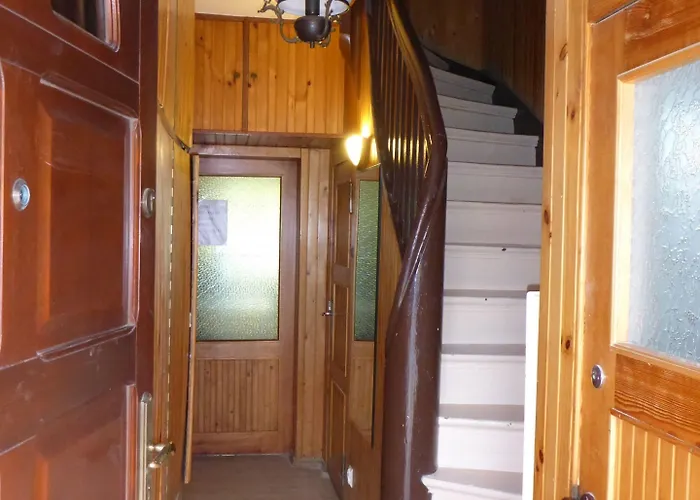 Folks Village Plowce House Albergue *