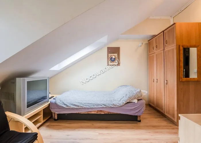 Folks Village Plowce House *