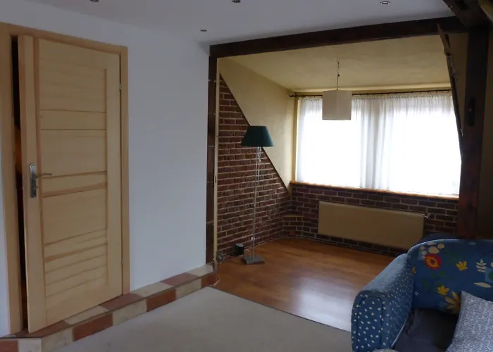 Folks Village Plowce House Albergue *