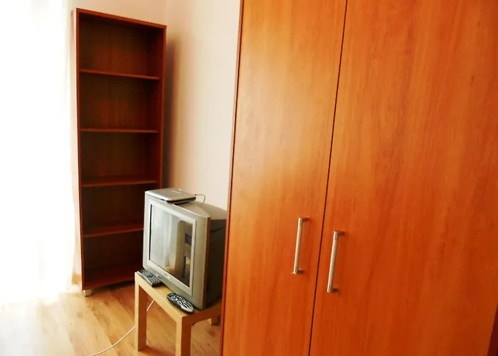 Folks Village Plowce House *